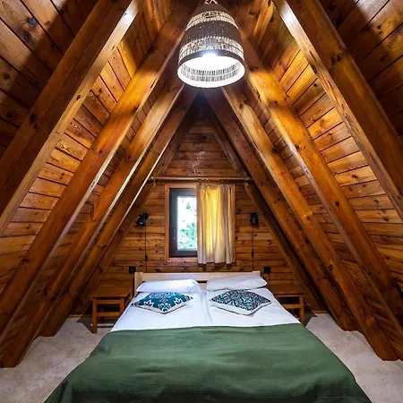 Domki Letniskowe 2.0, Oczy Mazur *